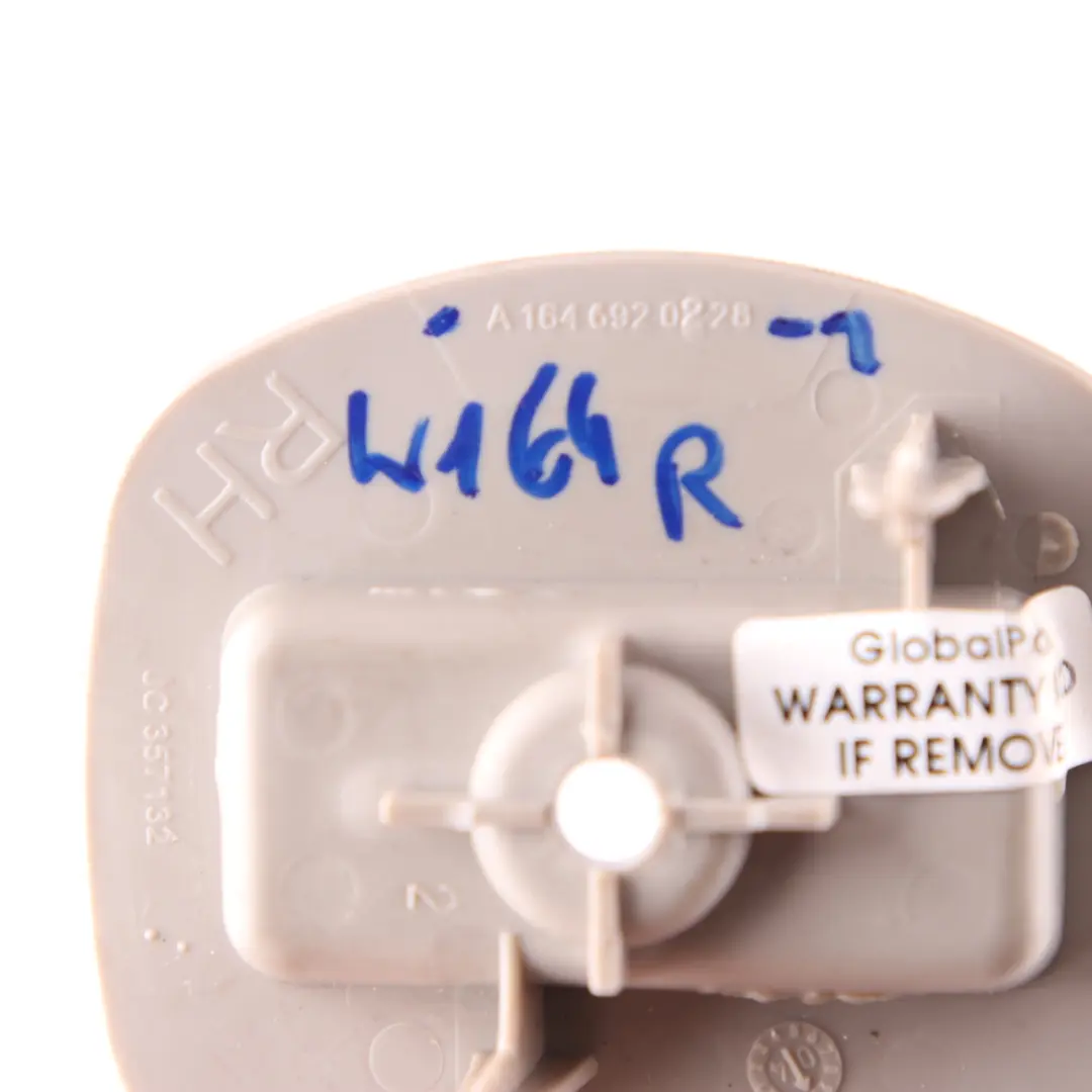 Cache pour store fenêtre arrière droit compartiment pour Mercedes ML W164 à propos du numéro de pièce A1646920228 Mercedes ML W164 Cache pour store fenêtre arrière droit compartiment - SKU A1646920228-1 - Numéro de pièce A1646920228