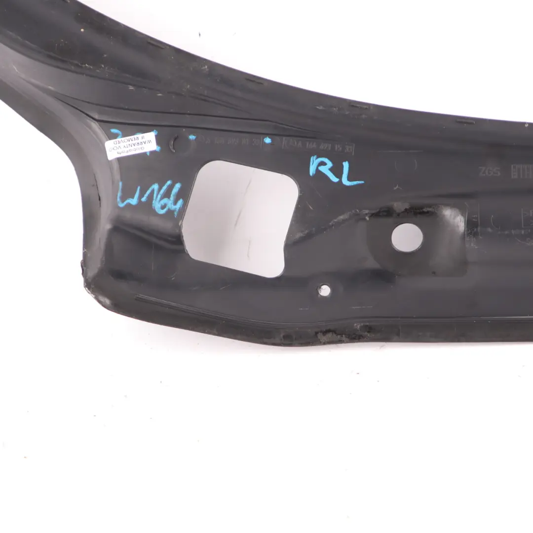 Couvre pilier arrière gauche pour Mercedes W164 à propos du numéro de pièce A1646930133 Mercedes W164 Couvre pilier arrière gauche - SKU A1646930133 - Numéro de pièce A1646930133