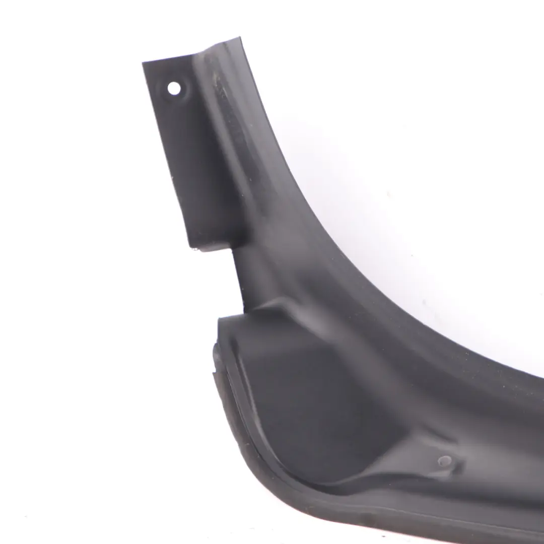 Listwa Spływ Bagażnika Lewa do Mercedes W164 o numerze A1646930133 Mercedes W164 Listwa Spływ Bagażnika Lewa - SKU A1646930133 - Numer Części A1646930133