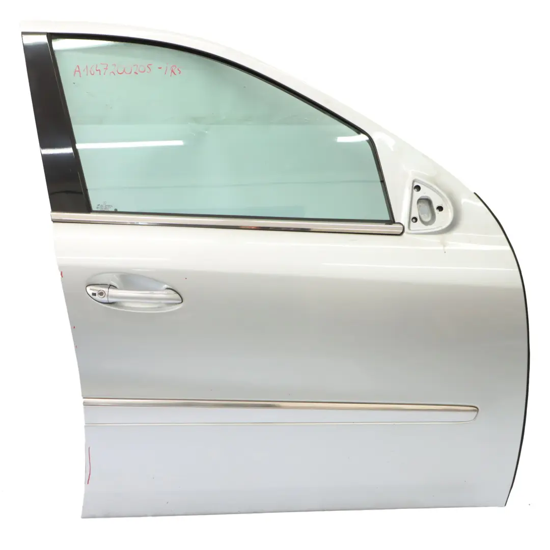 Porta anteriore destra Iridium Silver Metallic - 775 per Mercedes W164 con numero di parte A1647200205 Mercedes W164 Porta anteriore destra Iridium Silver Metallic - 775 - SKU A1647200205-IRS - Numero di parte A1647200205