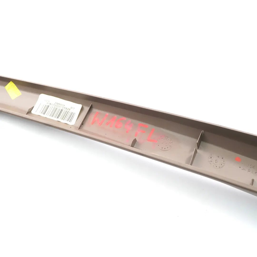 Tür Fenster Rahmen Trim Abdeckung Braun vorne links für Mercedes W164 mit Teilenummer A1647200570 Mercedes W164 Tür Fenster Rahmen Trim Abdeckung Braun vorne links - SKU A1647200570-2 - Teilenummer A1647200570