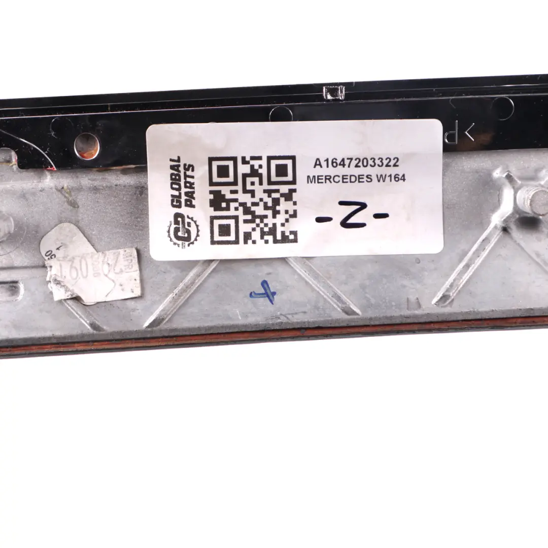 Bande décorative Porte Arrière Gauche Noir Bois Chromé pour Mercedes W164 à propos du numéro de pièce A1647303322 Mercedes W164 Bande décorative Porte Arrière Gauche Noir Bois Chromé - SKU A1647203322 - Numéro de pièce A1647303322