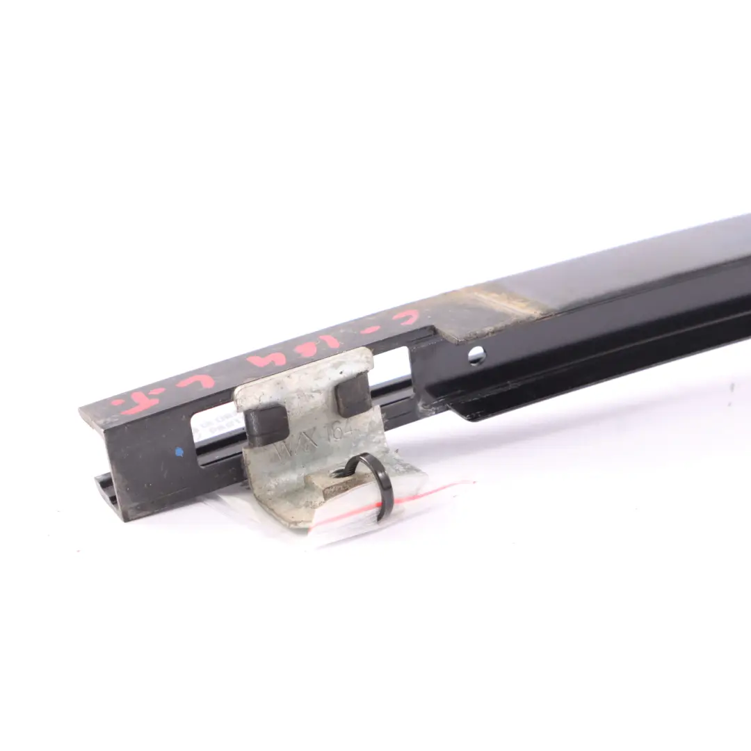 Striscia finestrino porta posteriore sinistra per Mercedes GL X164 con numero di parte A1647300519 Mercedes GL X164 Striscia finestrino porta posteriore sinistra - SKU A1647300519 - Numero di parte A1647300519