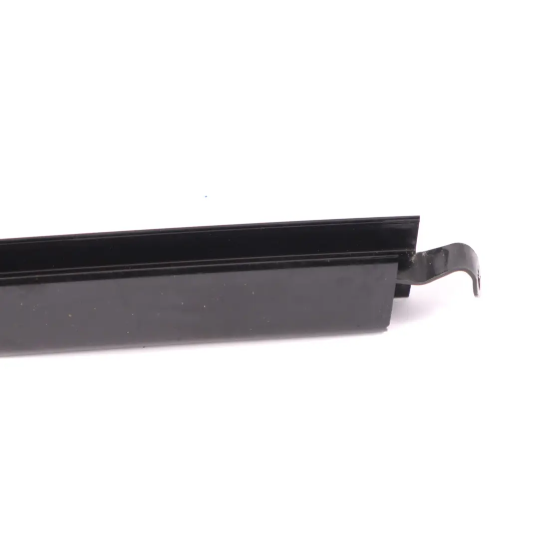 Mercedes GL X164 Listwa Szyby Drzwi Lewy Tył - SKU A1647300519 - Numer Części A1647300519