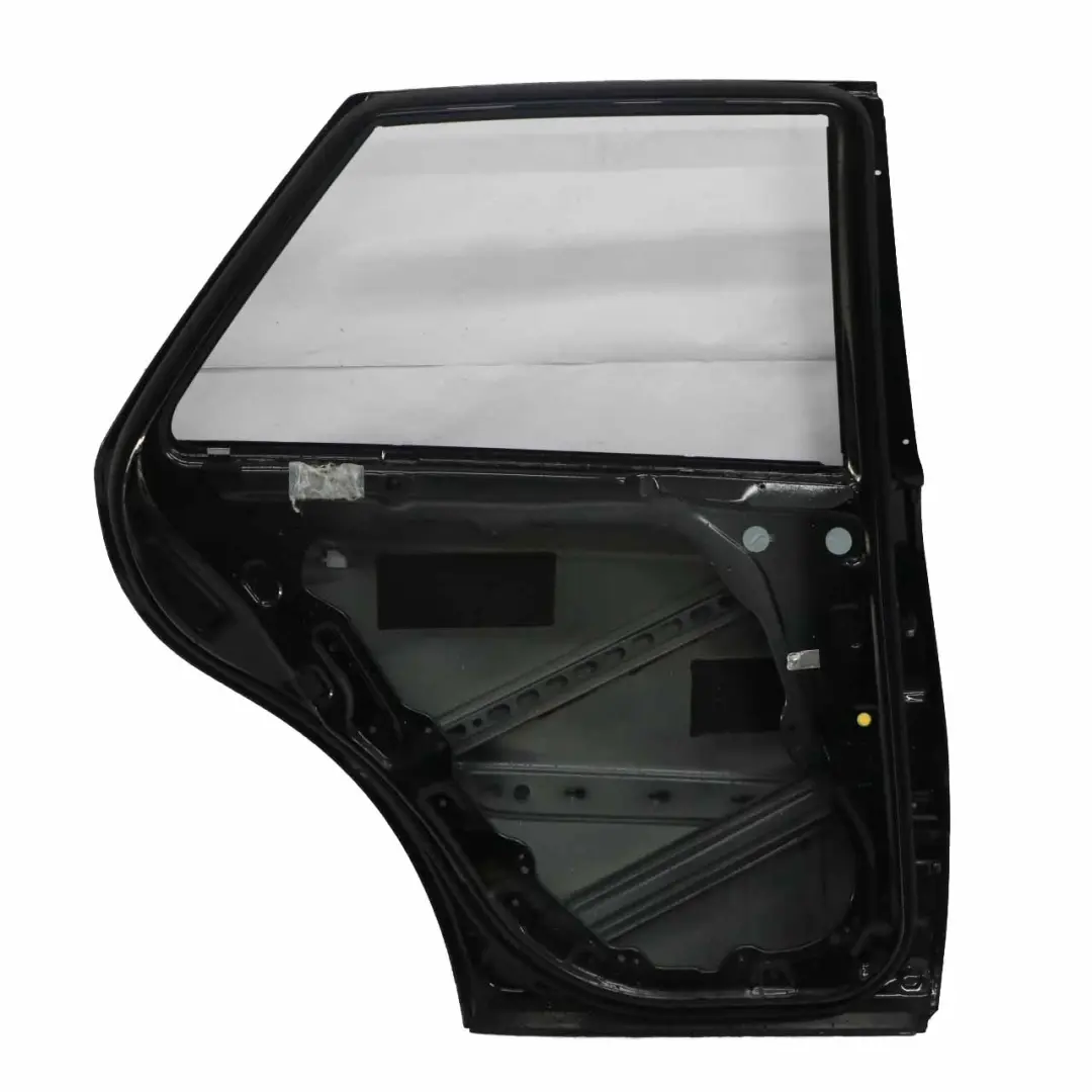 Porta posteriore sinistra Obsidian Black Metallic - 197 per Mercedes ML W164 con numero di parte A1647300105 Mercedes ML W164 Porta posteriore sinistra Obsidian Black Metallic - 197 - SKU A1647300705-OB - Numero di parte A1647300105