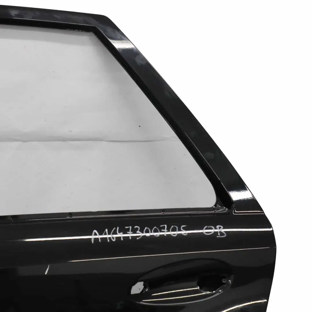 Porta posteriore sinistra Obsidian Black Metallic - 197 per Mercedes ML W164 con numero di parte A1647300105 Mercedes ML W164 Porta posteriore sinistra Obsidian Black Metallic - 197 - SKU A1647300705-OB - Numero di parte A1647300105
