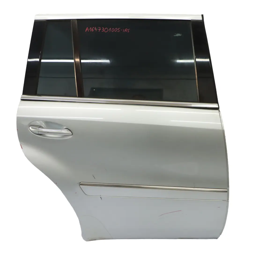 Drzwi Prawe Tylne Iridium Silver Srebrny Metalik - 775 do Mercedes ML W164 o numerze A1647301005 Mercedes ML W164 Drzwi Prawe Tylne Iridium Silver Srebrny Metalik - 775 - SKU A1647301005-IRS - Numer Części A1647301005