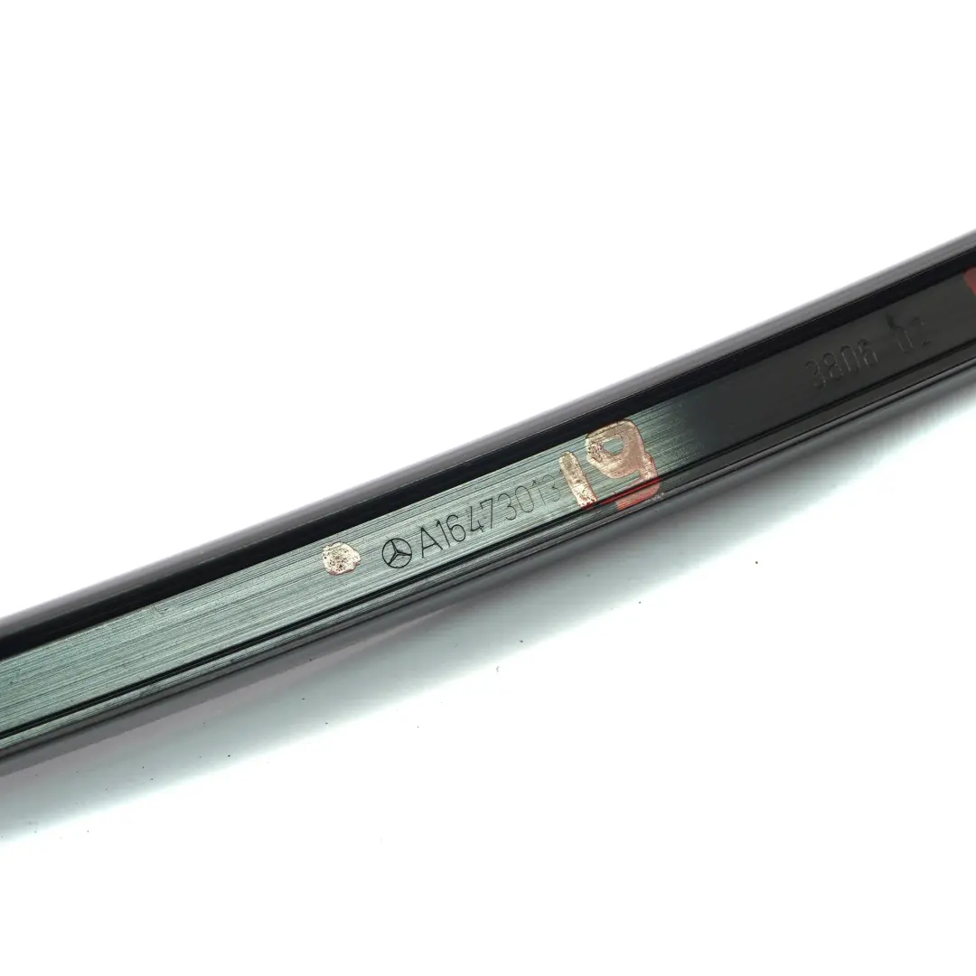 Moldura de Carroceria Panel Barra Shadow Line para Mercedes W164 con número de pieza A1647301319 Mercedes W164 Moldura de Carroceria Panel Barra Shadow Line - SKU A1647301319 - Número de pieza A1647301319