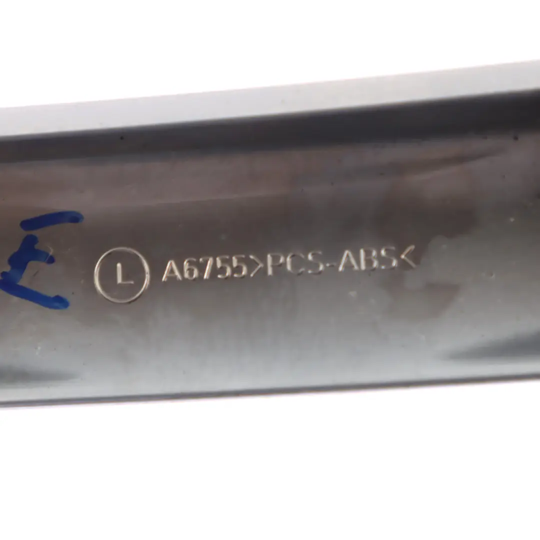 Bande décorative de porte arrière droite argent pour Mercedes X164 à propos du numéro de pièce A1647302422 Mercedes X164 Bande décorative de porte arrière droite argent - SKU A1647302422 - Numéro de pièce A1647302422