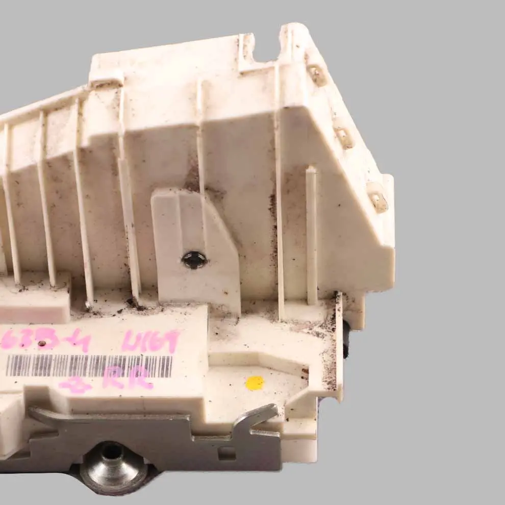 Attuatore Meccanismo Portiera Posteriore Destro A1697302235 per Mercedes ML W164 con numero di parte A1647302635 Mercedes ML W164 Attuatore Meccanismo Portiera Posteriore Destro A1697302235 - SKU A1647302635-4 - Numero di parte A1647302635