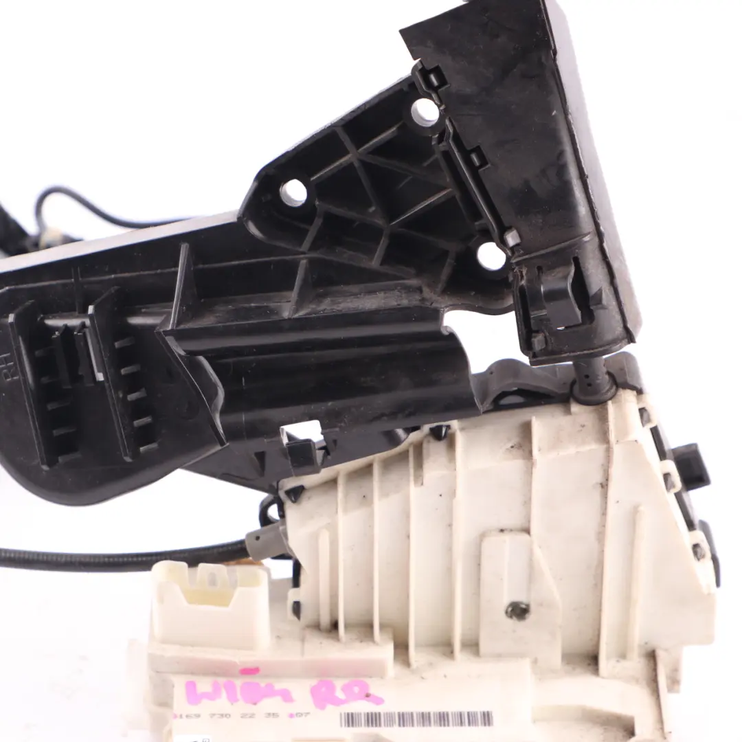 Mechanizm Zamek Drzwi Tylnych Prawy Tył A1697302235 do Mercedes ML W164 o numerze A1647302635 Mercedes ML W164 Mechanizm Zamek Drzwi Tylnych Prawy Tył A1697302235 - SKU A1647302635-6 - Numer Części A1647302635