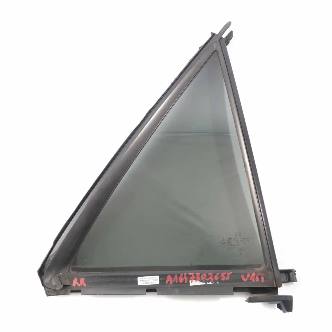 Vitrage Arrière Droite Porte Triangle Teinté AS3 pour Mercedes W164 à propos du numéro de pièce A1647302655 Mercedes W164 Vitrage Arrière Droite Porte Triangle Teinté AS3 - SKU A1647302655 - Numéro de pièce A1647302655