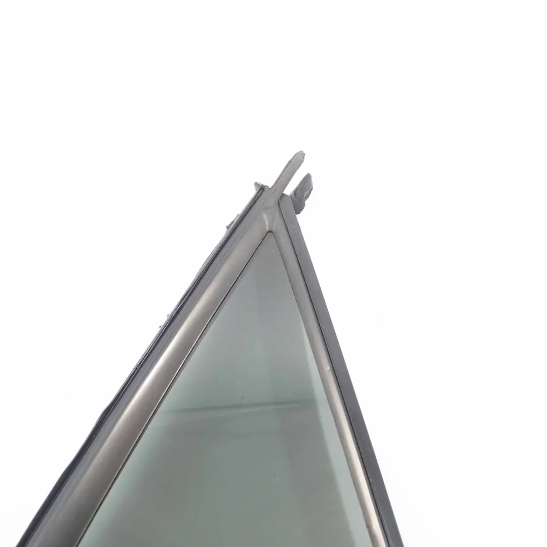 Vetro Finestra Posteriore Destra Porta Triangolo AS3 per Mercedes W164 con numero di parte A1647302655 Mercedes W164 Vetro Finestra Posteriore Destra Porta Triangolo AS3 - SKU A1647302655 - Numero di parte A1647302655