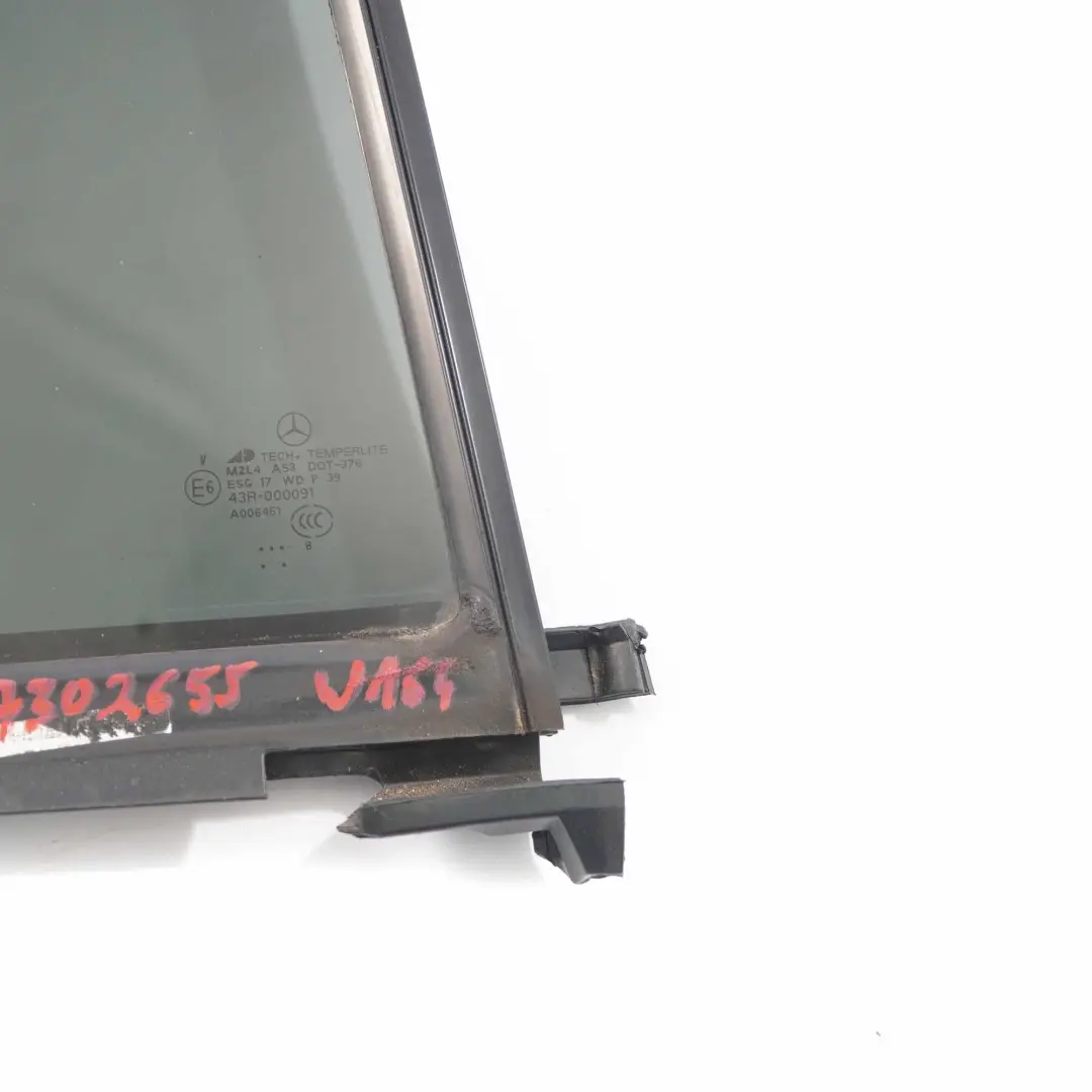 Vitrage Arrière Droite Porte Triangle Teinté AS3 pour Mercedes W164 à propos du numéro de pièce A1647302655 Mercedes W164 Vitrage Arrière Droite Porte Triangle Teinté AS3 - SKU A1647302655 - Numéro de pièce A1647302655