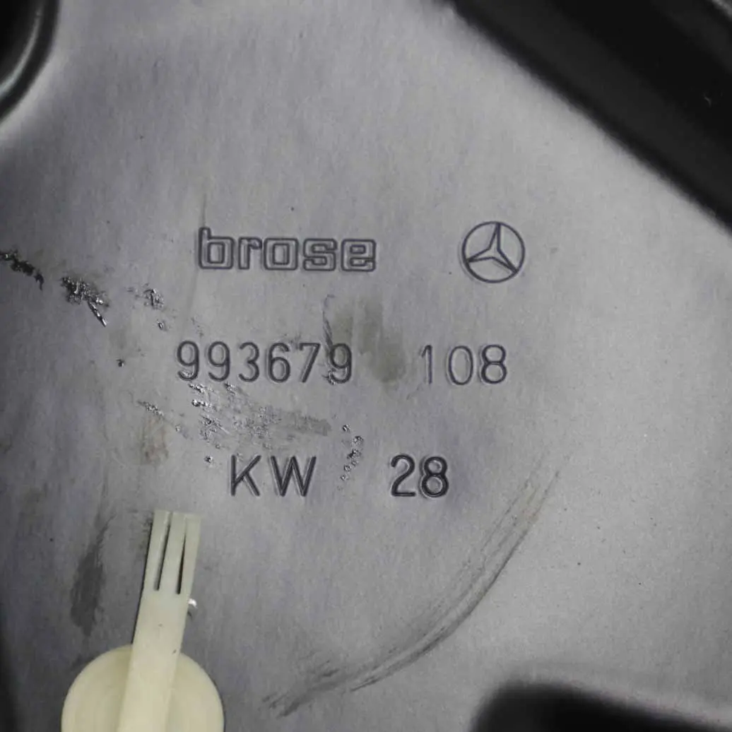 Fensterheberhalterung hinten rechts Tür Fensterheberhalterung für Mercedes W164 mit Teilenummer A1647303579 Mercedes W164 Fensterheberhalterung hinten rechts Tür Fensterheberhalterung - SKU A1647303579-1 - Teilenummer A1647303579