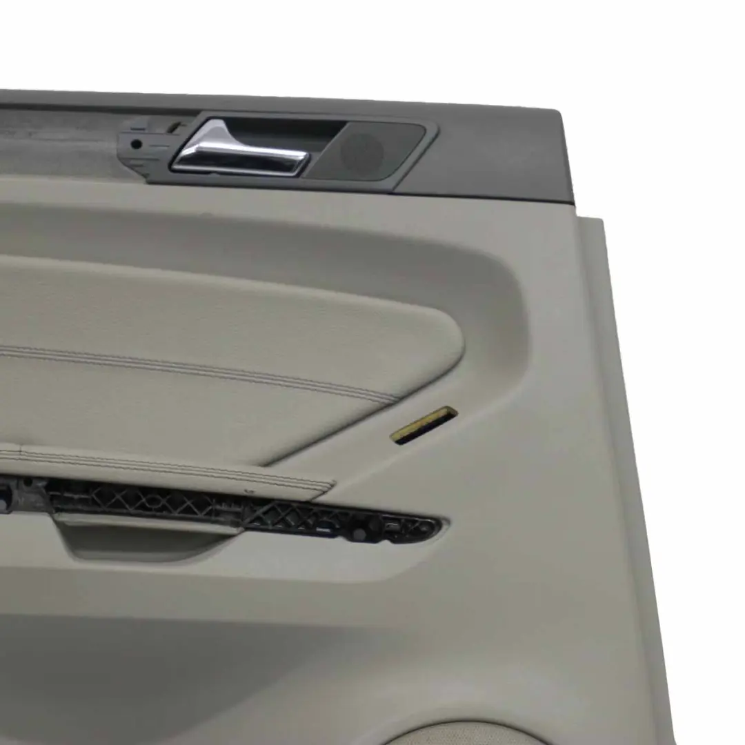 Tür Karte Hinten Links Trim Abdeckung Verkleidung A1647301370 für Mercedes ML W164 mit Teilenummer A1647309570 Mercedes ML W164 Tür Karte Hinten Links Trim Abdeckung Verkleidung A1647301370 - SKU A1647309570 - Teilenummer A1647309570