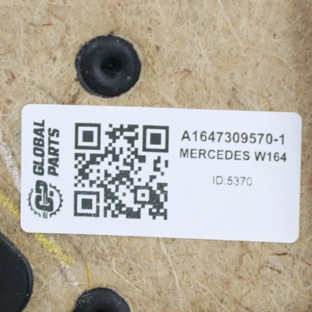 Mercedes ML W164 Tarjeta de Puerta Trasera Derecha Recubrimiento A1647301470 - SKU A1647309670-2 - Número de pieza A1647309670
