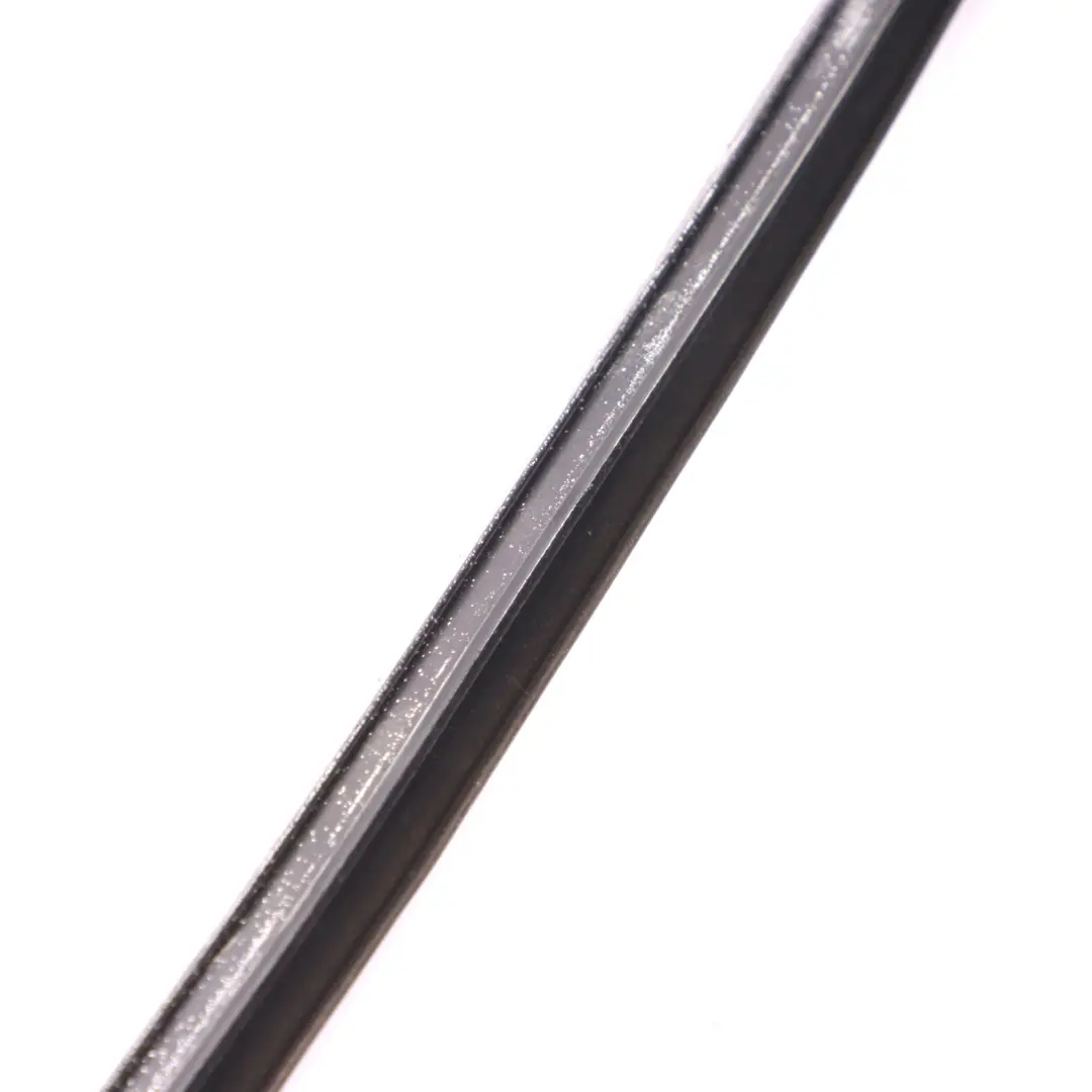 Finestra Porta Posteriore Sinistra Guarnizione Telaio per Mercedes X164 con numero di parte A1647350525 Mercedes X164 Finestra Porta Posteriore Sinistra Guarnizione Telaio - SKU A1647350525 - Numero di parte A1647350525