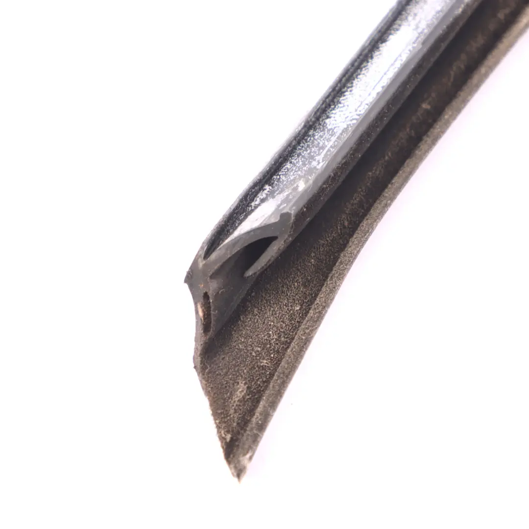 Joint Vitrage Porte Arrière Gauche Joint Cadre pour Mercedes GL X164 à propos du numéro de pièce A1647350525 Mercedes GL X164 Joint Vitrage Porte Arrière Gauche Joint Cadre - SKU A1647350525 - Numéro de pièce A1647350525