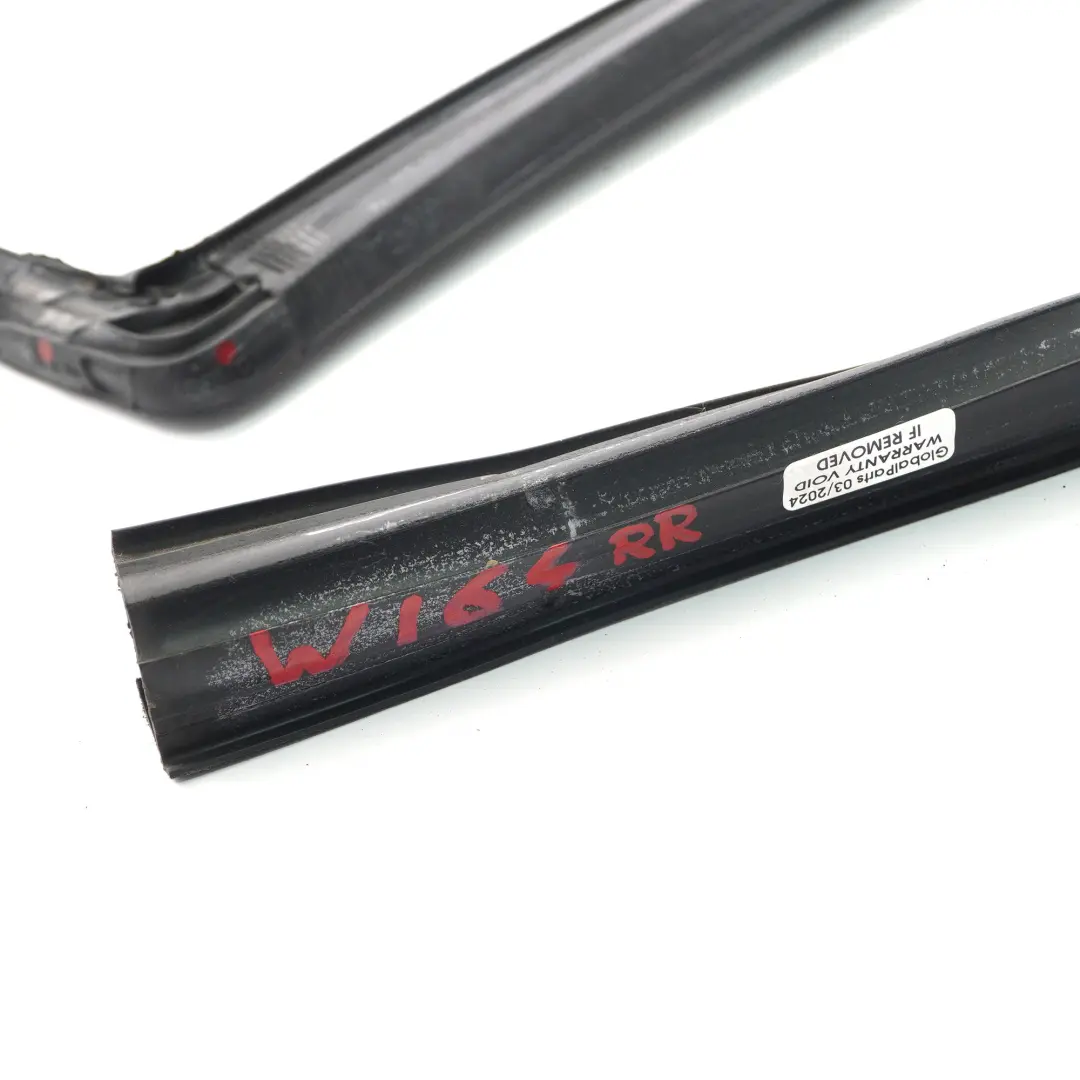 Puerta Trasera Derecha Ventana Guia Junta De Sellado para Mercedes W164 con número de pieza A1647350825 Mercedes W164 Puerta Trasera Derecha Ventana Guia Junta De Sellado - SKU A1647350825 - Número de pieza A1647350825