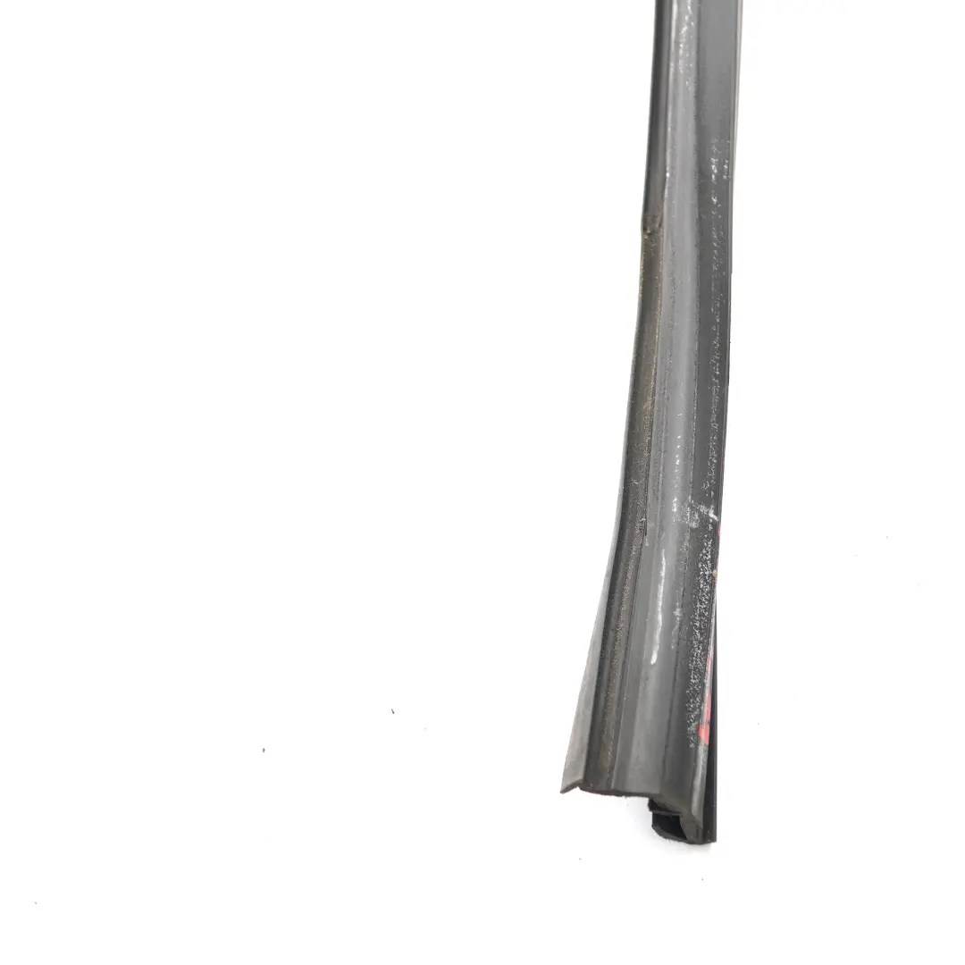Puerta Trasera Derecha Ventana Guia Junta De Sellado para Mercedes W164 con número de pieza A1647350825 Mercedes W164 Puerta Trasera Derecha Ventana Guia Junta De Sellado - SKU A1647350825 - Número de pieza A1647350825