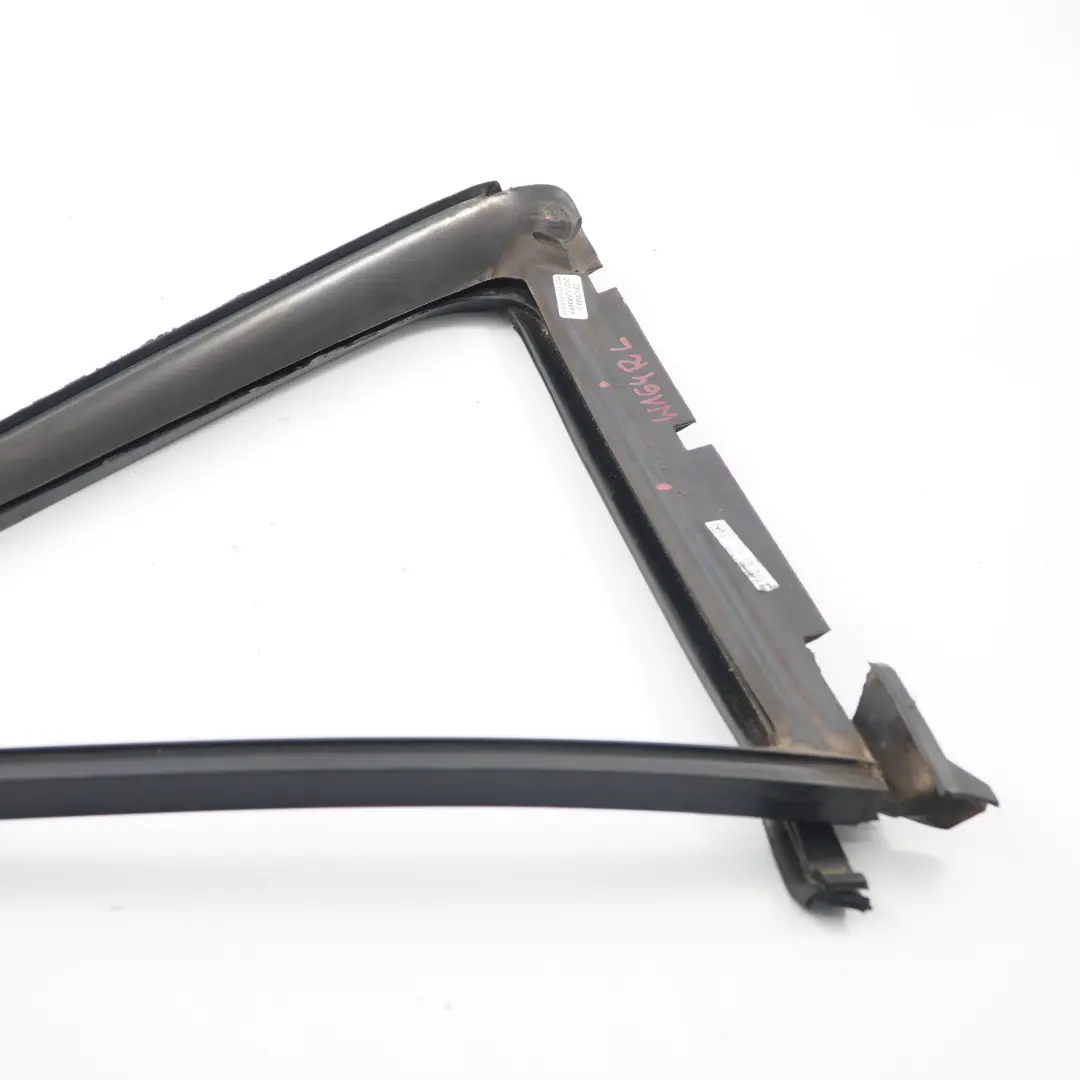 Ventana Vidrio Trasero Izquierdo Puerta Triángulo Tira para Mercedes W164 con número de pieza A1647350924 Mercedes W164 Ventana Vidrio Trasero Izquierdo Puerta Triángulo Tira - SKU A1647350924 - Número de pieza A1647350924