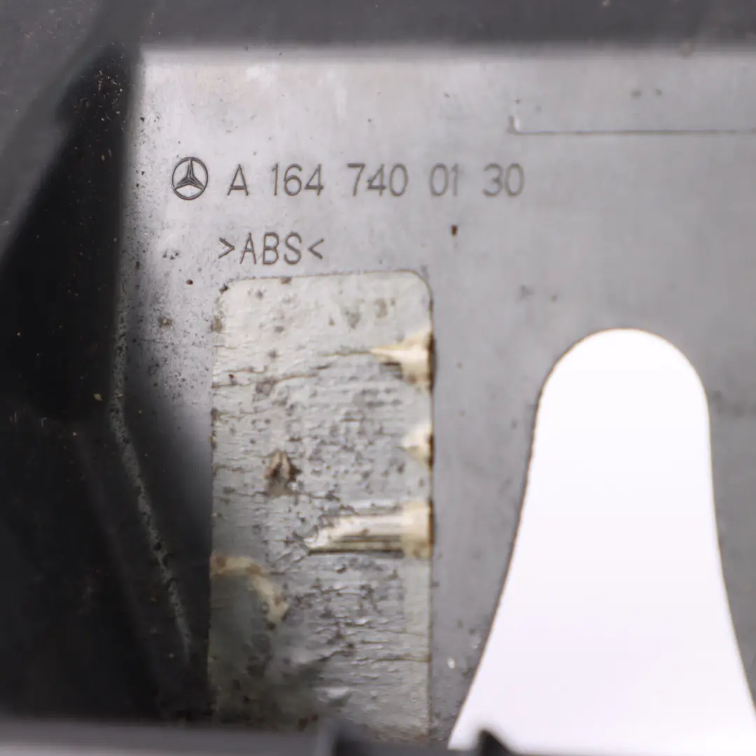 Mercedes W164 Osłona Zamka Listwa Klapy - SKU A1647400130 - Numer Części A1647400130