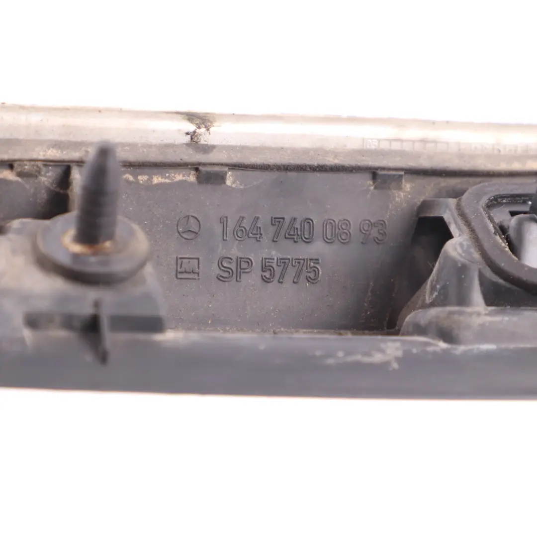 Mercedes-Benz ML W164 Couvercle de Coffre Poignée de Main Chrom pour à propos du numéro de pièce A1647400893 Mercedes-Benz ML W164 Couvercle de Coffre Poignée de Main Chrom - SKU A1647400893 - Numéro de pièce A1647400893