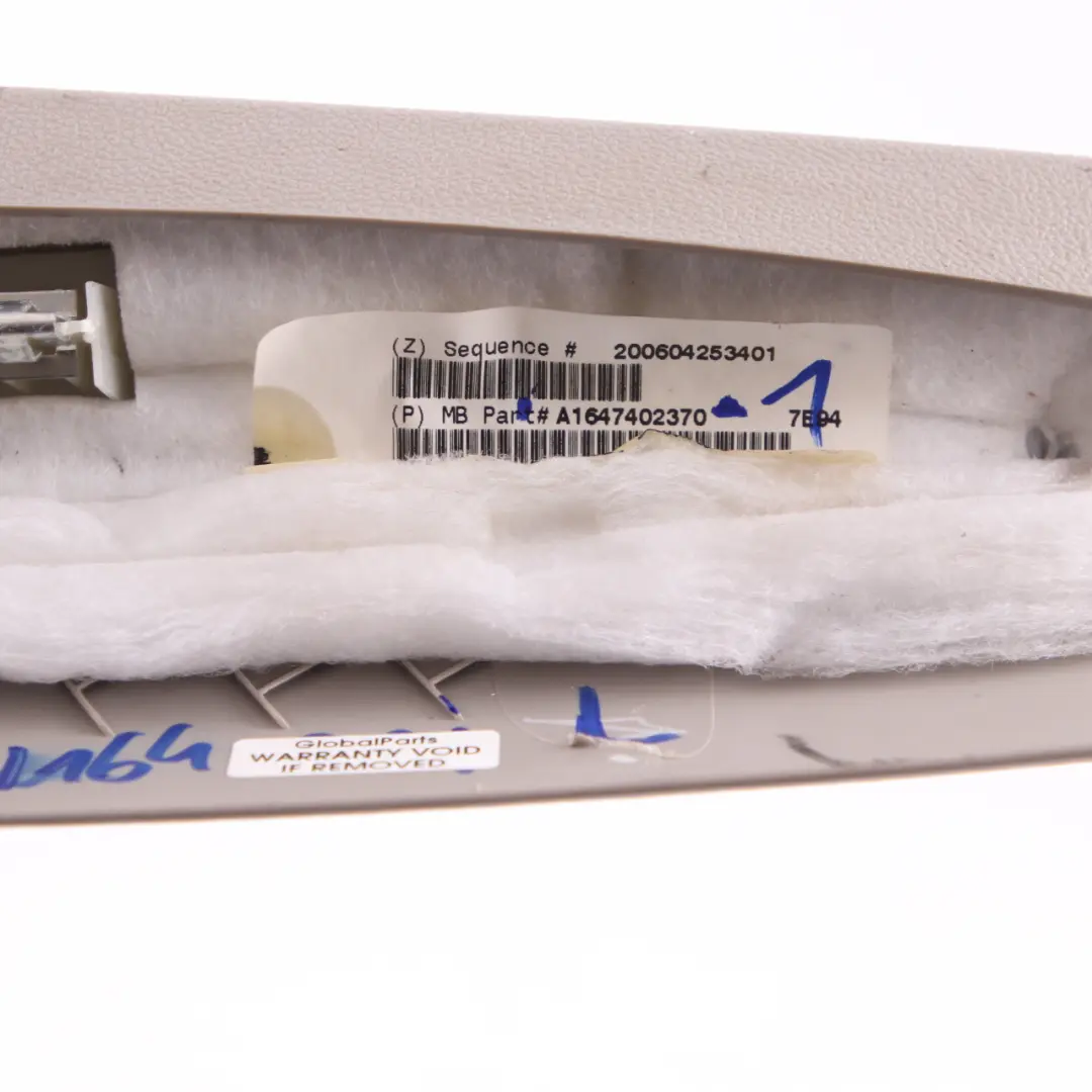 Embellecedor Tapa Maletero Trasero Izquierdo Gris para Mercedes W164 con número de pieza A1647402370 Mercedes W164 Embellecedor Tapa Maletero Trasero Izquierdo Gris - SKU A1647402370-1 - Número de pieza A1647402370