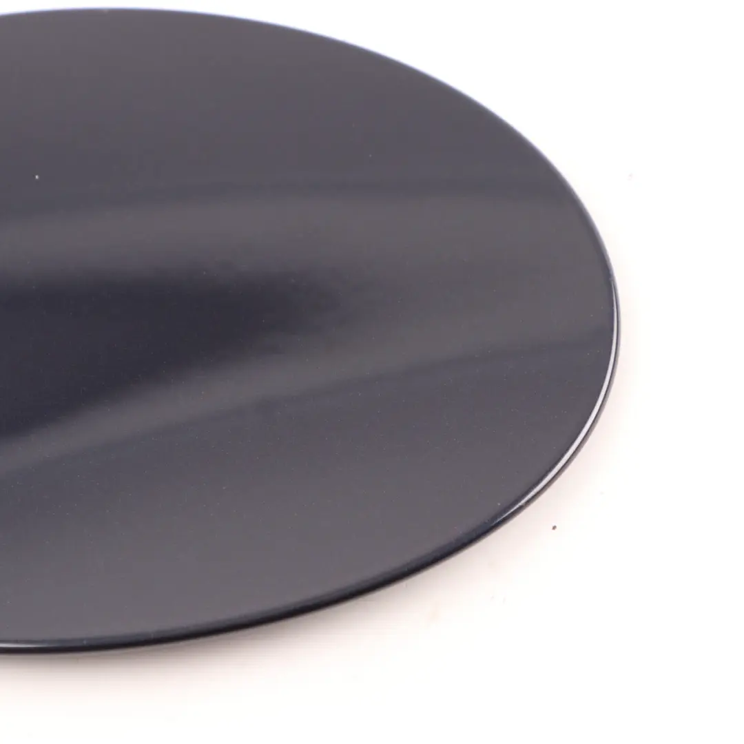 Kraftstoff Tank Deckel Abdeckung Tansanitblau - 359 für Mercedes ML W164 mit Teilenummer A1647570006 Mercedes ML W164 Kraftstoff Tank Deckel Abdeckung Tansanitblau - 359 - SKU A1647570006-TB - Teilenummer A1647570006