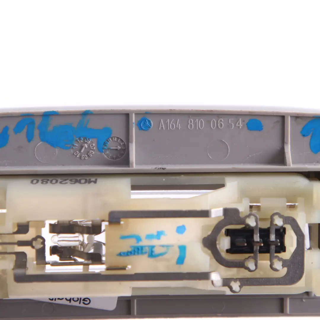 Dachhaltegriff hinten rechts Grau für Mercedes ML W164 mit Teilenummer A1648100654 Mercedes ML W164 Dachhaltegriff hinten rechts Grau - SKU A1648100654-1 - Teilenummer A1648100654