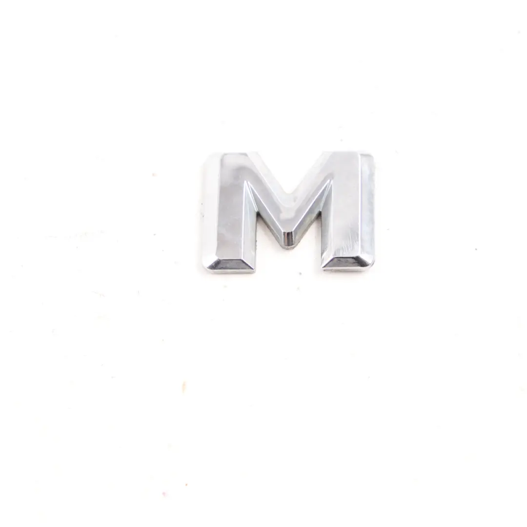 Emblema Maletero Trasero Adherido Insignia para Mercedes ML W164 ML 320 con número de pieza A1648170915 Mercedes ML W164 ML 320 Emblema Maletero Trasero Adherido Insignia - SKU A1648170915 - Número de pieza A1648170915
