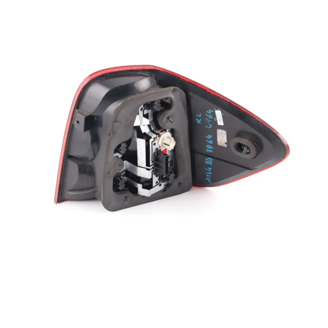 Feu Arrière Mercedes ML W164 Gauche de panneau latéral lumineux 4 pour à propos du numéro de pièce A164820396 Feu Arrière Mercedes ML W164 Gauche de panneau latéral lumineux 4 - SKU A1648203964-1 - Numéro de pièce A164820396