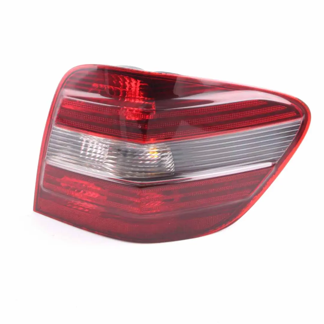 Luz Trasera Mercedes ML W164 Derecha Luz Panel Lateral Embellecedor para con número de pieza A1648204064 Luz Trasera Mercedes ML W164 Derecha Luz Panel Lateral Embellecedor - SKU A1648204064 - Número de pieza A1648204064