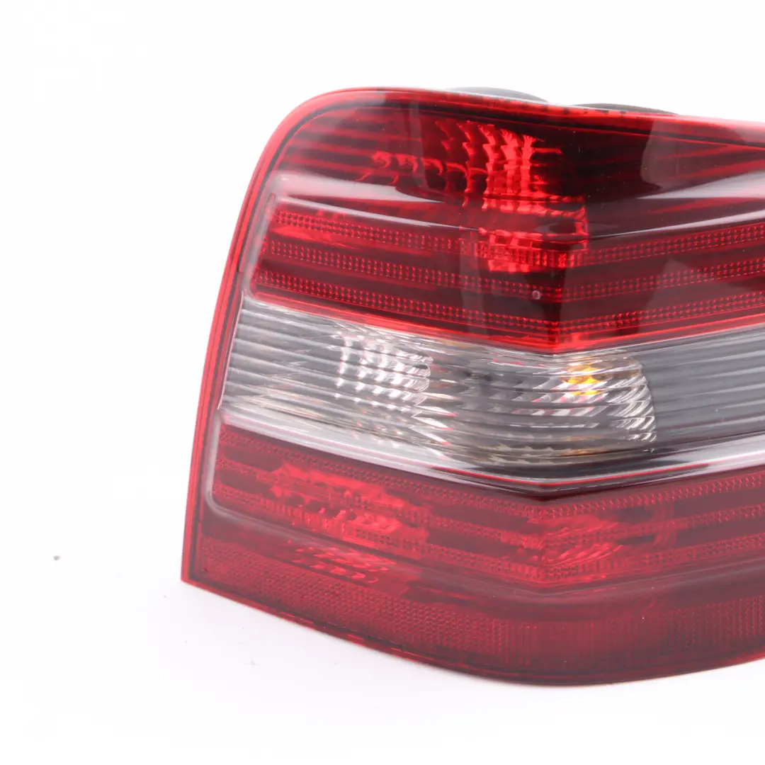 Lampe Arrière Mercedes ML W164 Lumière Droite Side Panel Trim pour à propos du numéro de pièce A1648204064 Lampe Arrière Mercedes ML W164 Lumière Droite Side Panel Trim - SKU A1648204064 - Numéro de pièce A1648204064