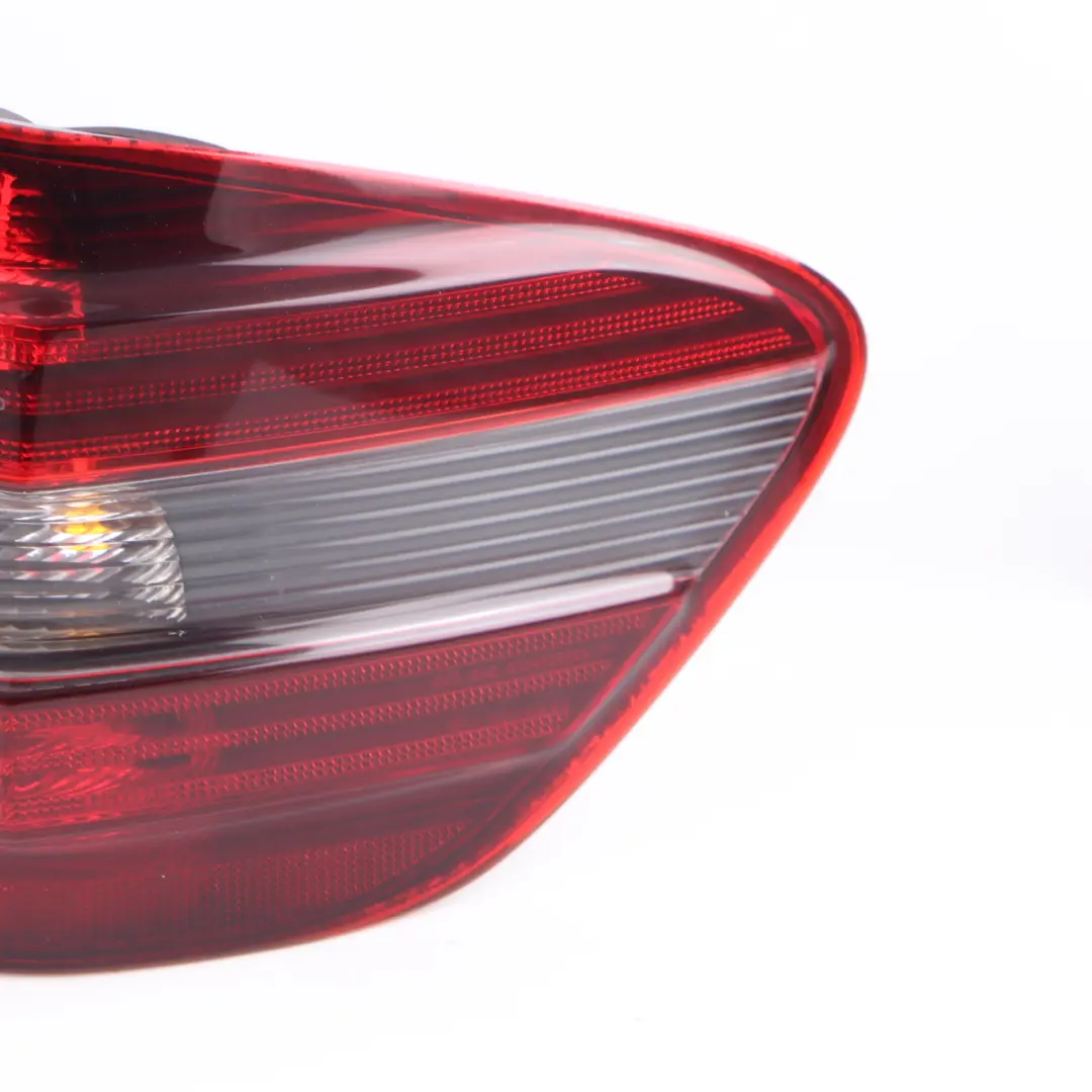 Lampe Arrière Mercedes ML W164 Lumière Droite Side Panel Trim pour à propos du numéro de pièce A1648204064 Lampe Arrière Mercedes ML W164 Lumière Droite Side Panel Trim - SKU A1648204064 - Numéro de pièce A1648204064