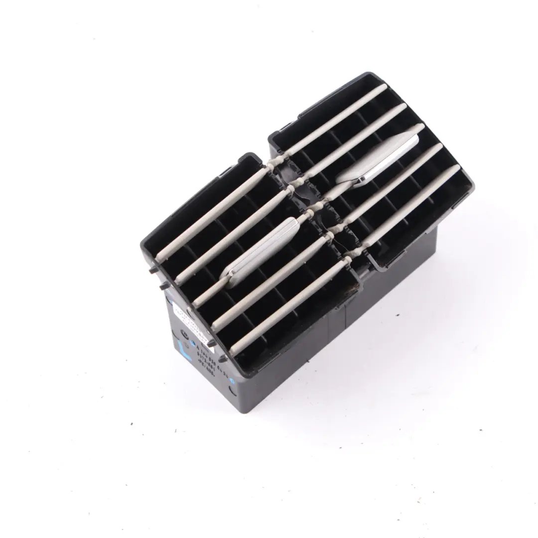 Mittelkonsole hinten Lüftungsdüse Grill grau für Mercedes ML W164 mit Teilenummer A1648300454 Mercedes ML W164 Mittelkonsole hinten Lüftungsdüse Grill grau - SKU A1648300454 - Teilenummer A1648300454