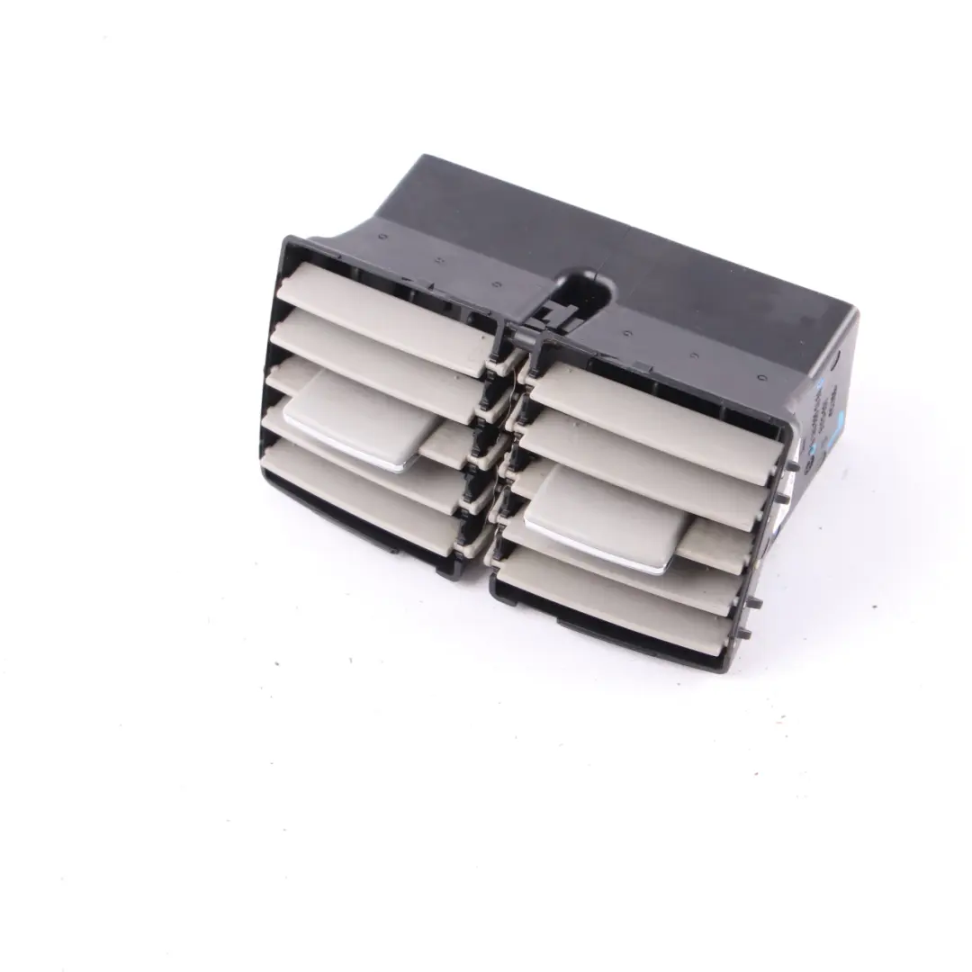 Mittelkonsole hinten Lüftungsdüse Grill grau für Mercedes ML W164 mit Teilenummer A1648300454 Mercedes ML W164 Mittelkonsole hinten Lüftungsdüse Grill grau - SKU A1648300454 - Teilenummer A1648300454