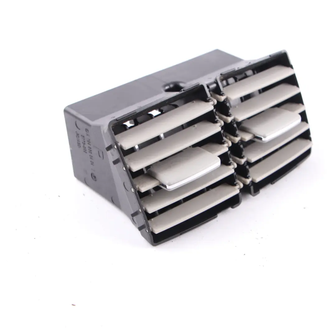 Mittelkonsole hinten Lüftungsdüse Grill grau für Mercedes ML W164 mit Teilenummer A1648300454 Mercedes ML W164 Mittelkonsole hinten Lüftungsdüse Grill grau - SKU A1648300454 - Teilenummer A1648300454