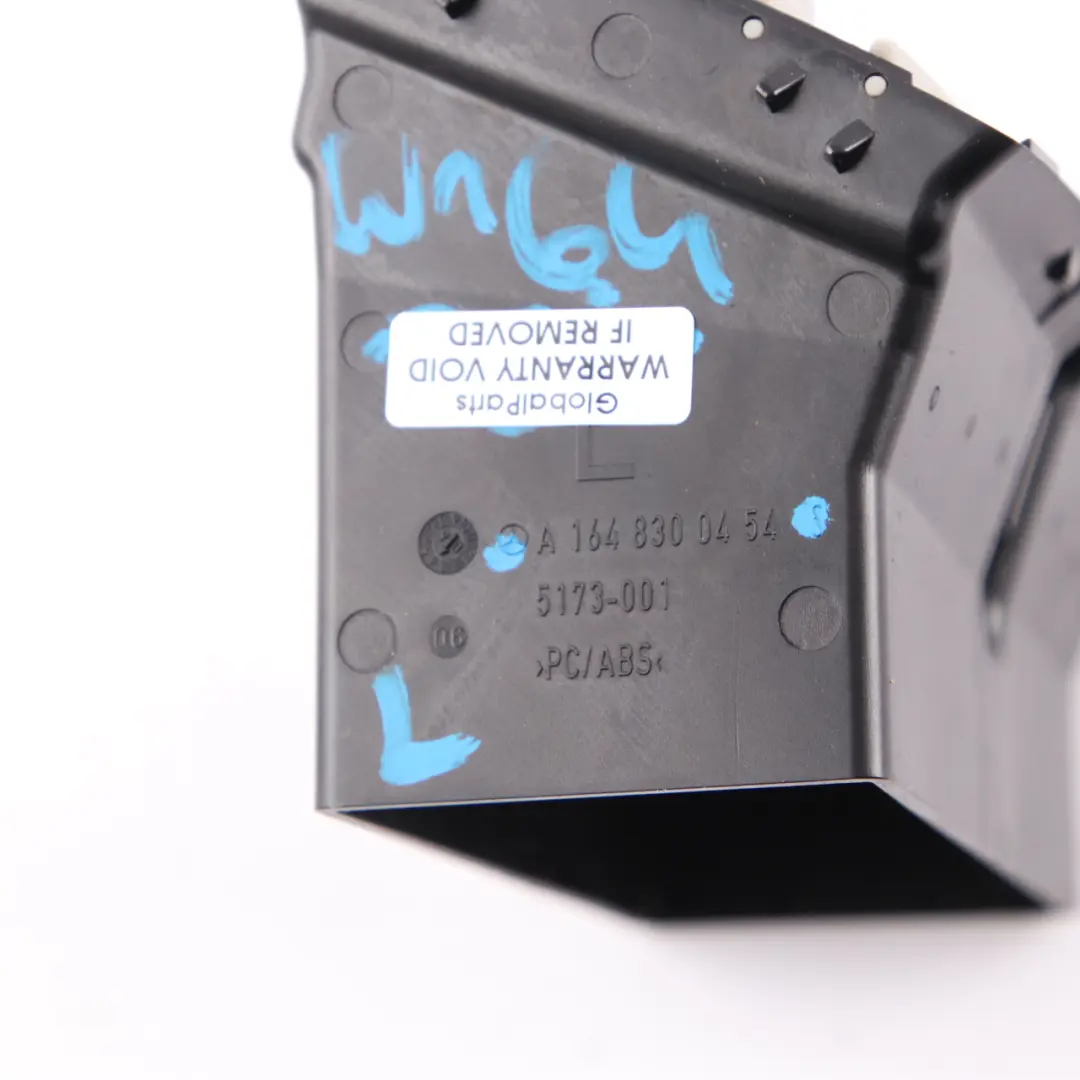 Console Centrale Buse d'aération arrière Grille pour Mercedes ML W164 à propos du numéro de pièce A1648300454 Mercedes ML W164 Console Centrale Buse d'aération arrière Grille - SKU A1648300454 - Numéro de pièce A1648300454