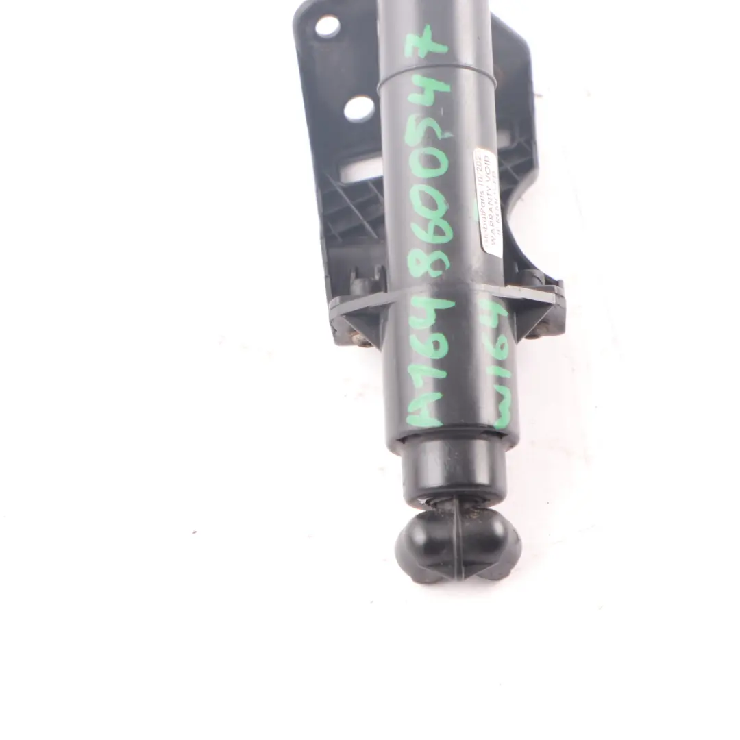 Headlight Washer Jet Spray Nozzle Left N/S to Mercedes ML W164 with Part number A1648600547 Mercedes ML W164 Headlight Washer Jet Spray Nozzle Left N/S - SKU A1648600547 - Part number A1648600547