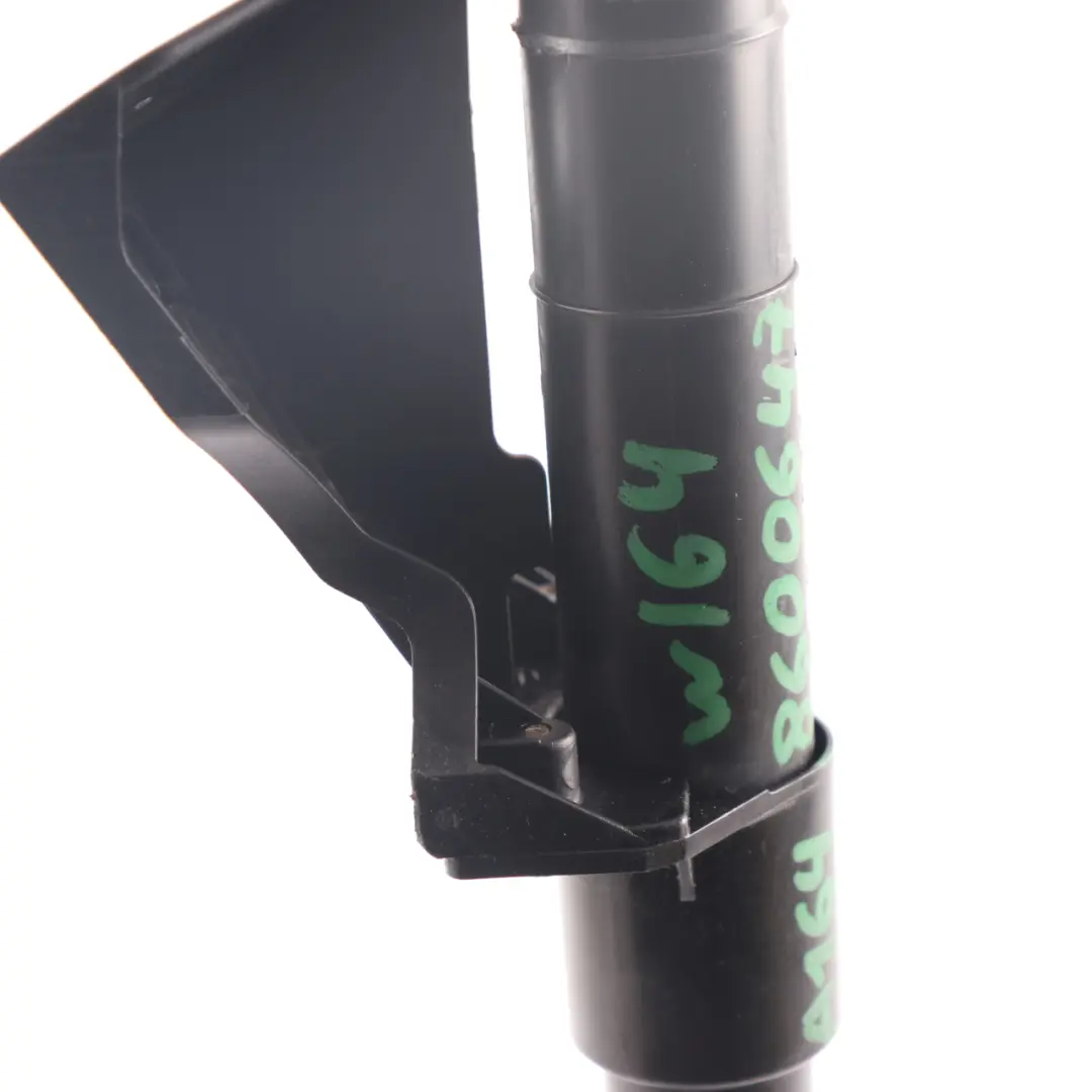 Headlight Washer Jet Spray Nozzle Right O/S to Mercedes ML W164 with Part number A1648600647 Mercedes ML W164 Headlight Washer Jet Spray Nozzle Right O/S - SKU A1648600647 - Part number A1648600647