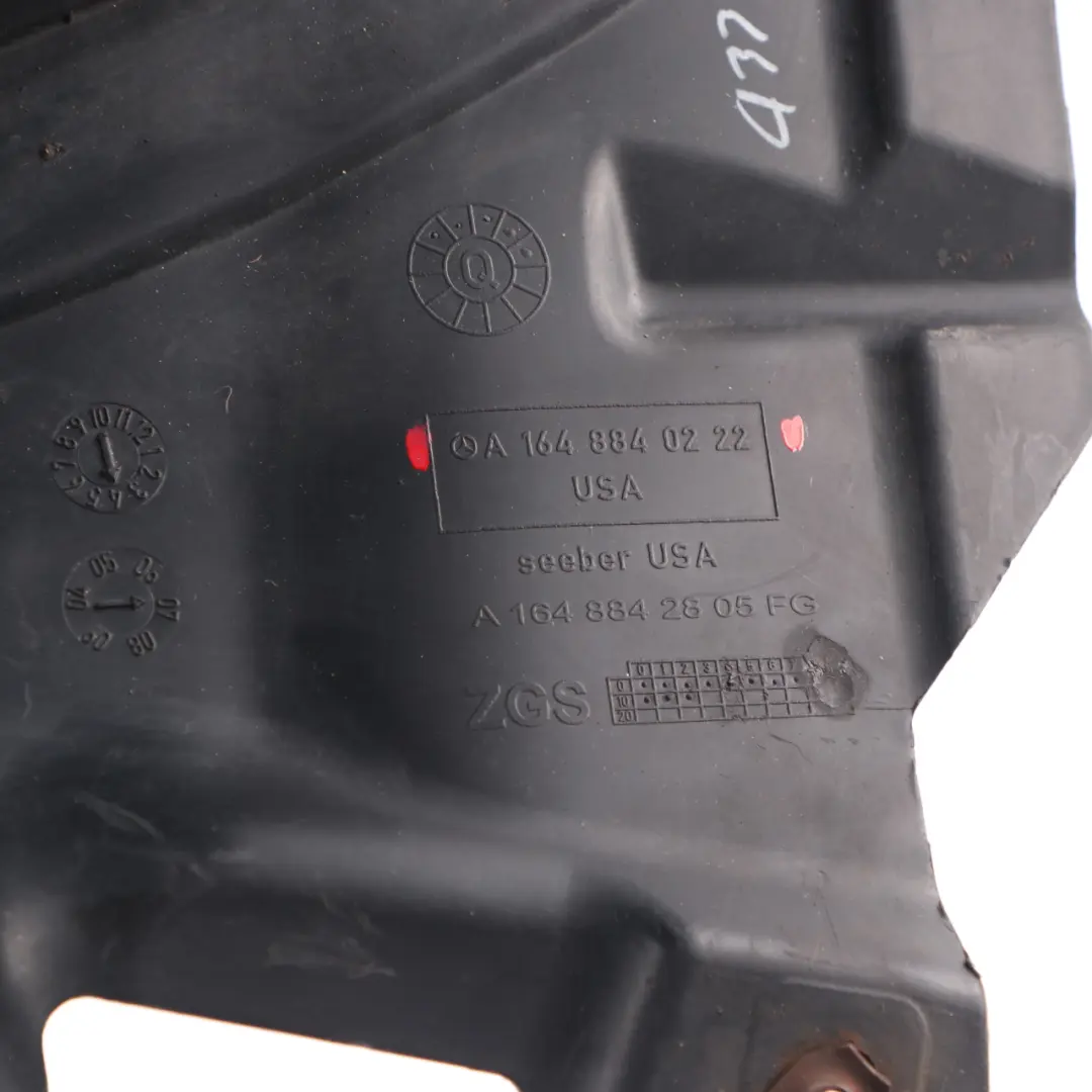 Guardabarros Delantero Derecho Embellecedor Sección A1648840222 para Mercedes ML W164 con número de pieza A1648802805 Mercedes ML W164 Guardabarros Delantero Derecho Embellecedor Sección A1648840222 - SKU A1648802805 - Número de pieza A1648802805