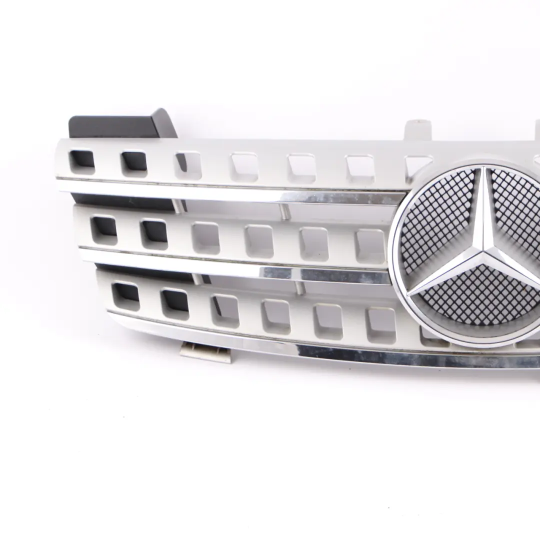 Capot avant Radiateur Grille Panneau Argent Chromé pour Mercedes W164 à propos du numéro de pièce A1648880323 Mercedes W164 Capot avant Radiateur Grille Panneau Argent Chromé - SKU A1648880323 - Numéro de pièce A1648880323