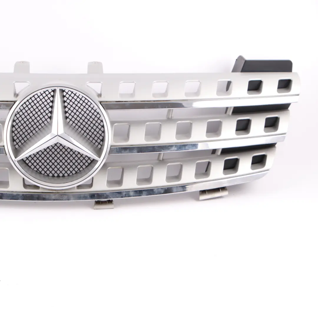 Fronthaube Kühlergrill Zierleiste Silber Chrom für Mercedes W164 mit Teilenummer A1648880323 Mercedes W164 Fronthaube Kühlergrill Zierleiste Silber Chrom - SKU A1648880323 - Teilenummer A1648880323