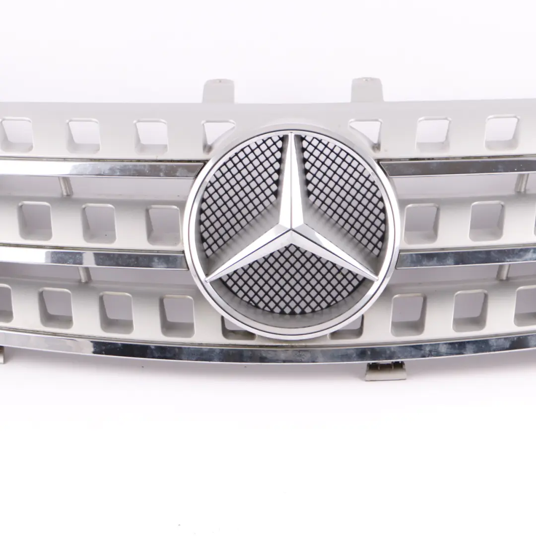 Fronthaube Kühlergrill Zierleiste Silber Chrom für Mercedes W164 mit Teilenummer A1648880323 Mercedes W164 Fronthaube Kühlergrill Zierleiste Silber Chrom - SKU A1648880323 - Teilenummer A1648880323