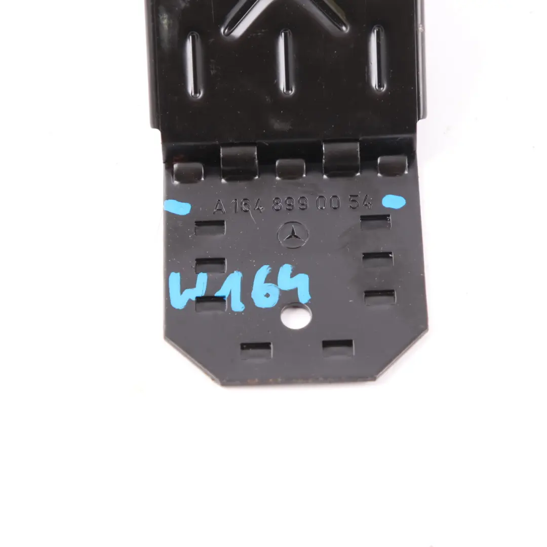 Cunei fermaruota Supporto per fermi per Mercedes ML W164 W639 con numero di parte A1648990054 Mercedes ML W164 W639 Cunei fermaruota Supporto per fermi - SKU A1648990054 - Numero di parte A1648990054