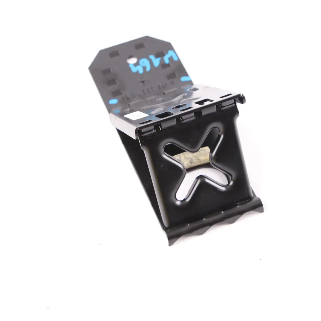 Cale de roue Stop Stopper Holder pour Mercedes ML W164 W639 à propos du numéro de pièce A1648990054 Mercedes ML W164 W639 Cale de roue Stop Stopper Holder - SKU A1648990054 - Numéro de pièce A1648990054