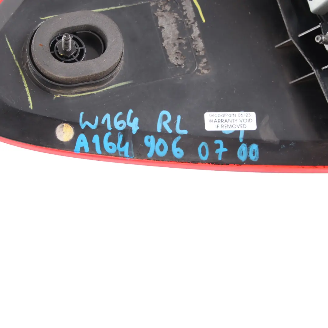 Mercedes ML W164 Luz Trasera Izquierda Lámpara Panel Lateral - SKU A1649060700 - Número de pieza A1649060700