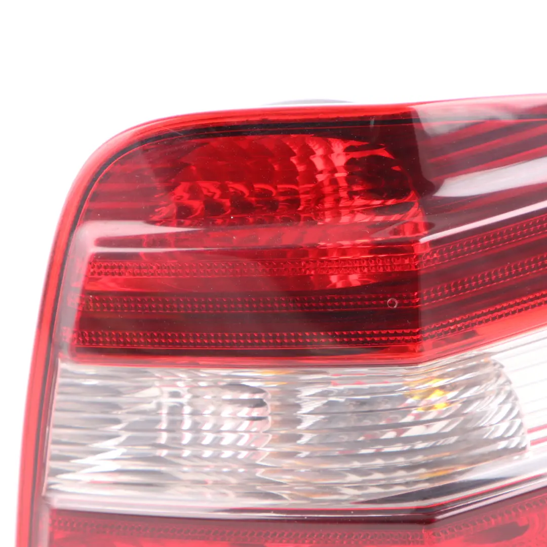 Lampa Błotnika Prawa Tylna Boczna do Mercedes ML W164 o numerze A1649060800 Mercedes ML W164 Lampa Błotnika Prawa Tylna Boczna - SKU A1649060800 - Numer Części A1649060800